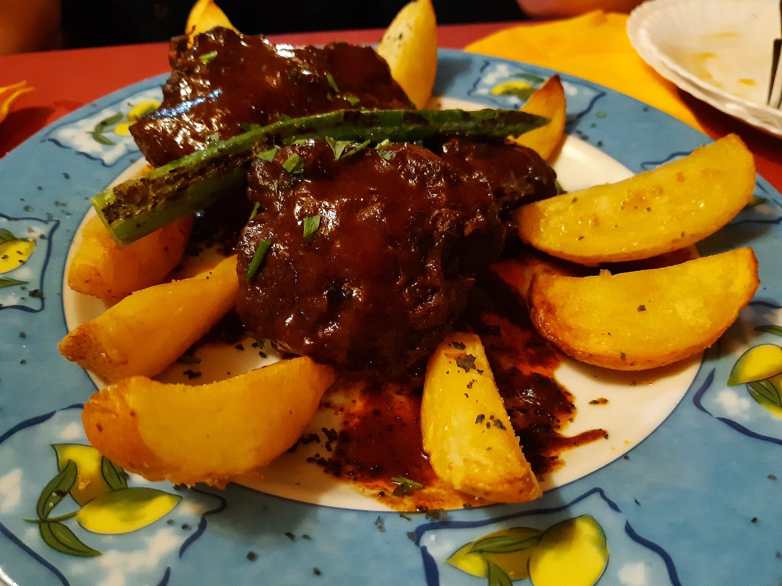 Plato de rabo de toro del restaurante